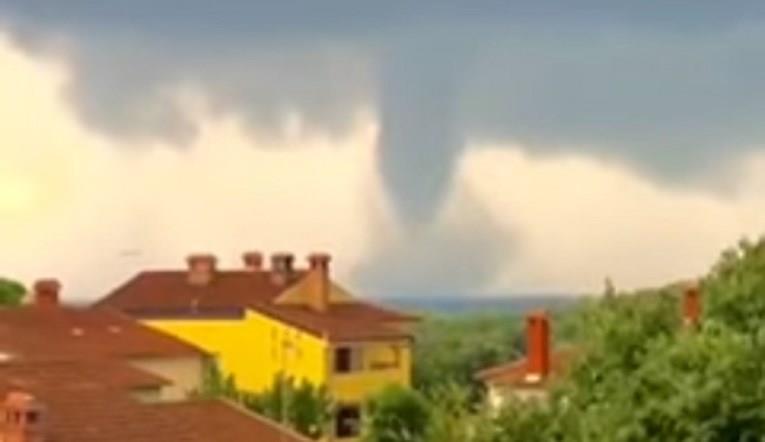 Торнадо се појави  во близина на Ровињ (ВИДЕО)