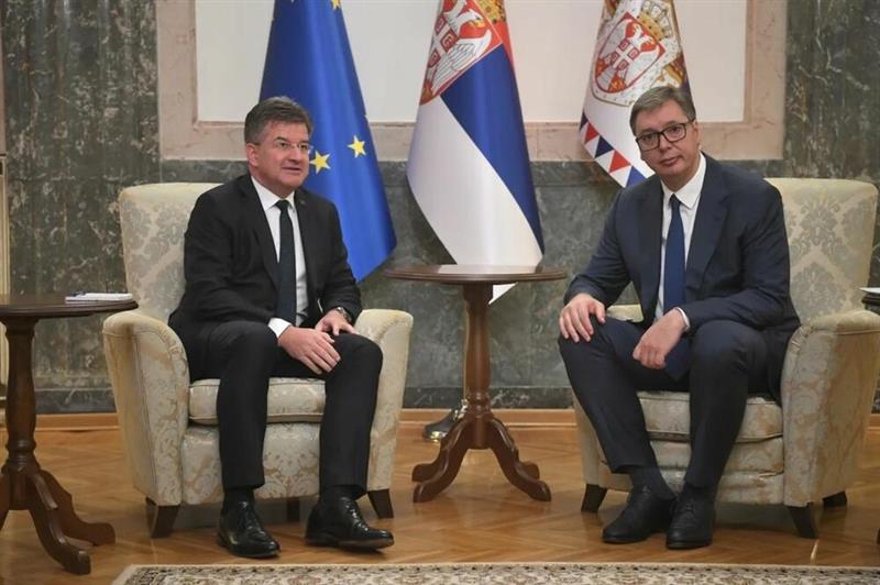 Лајчак по средбата со Вучиќ: Разговаравме за намалување на тензиите и за нови избори на Косово 