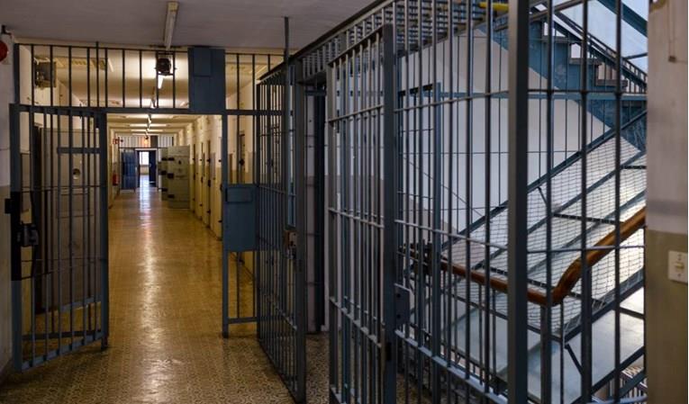 Британец поминал над 10 години затвор поради кражба на мобилен, реагираат од ОН 