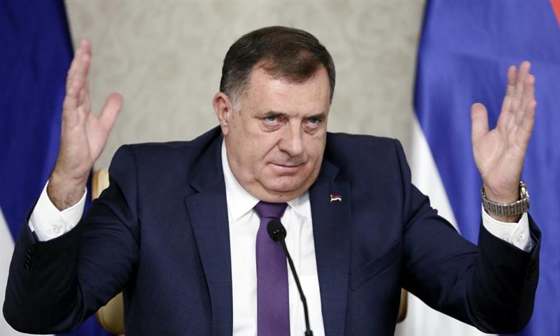 Додик најави отцепување на Република Српска доколку Шмит и даде имот на државата БиХ