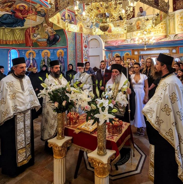 Храмот на Пресвета Богородица во Ростуше светна во полн сјај, венчавка по речиси осум децении