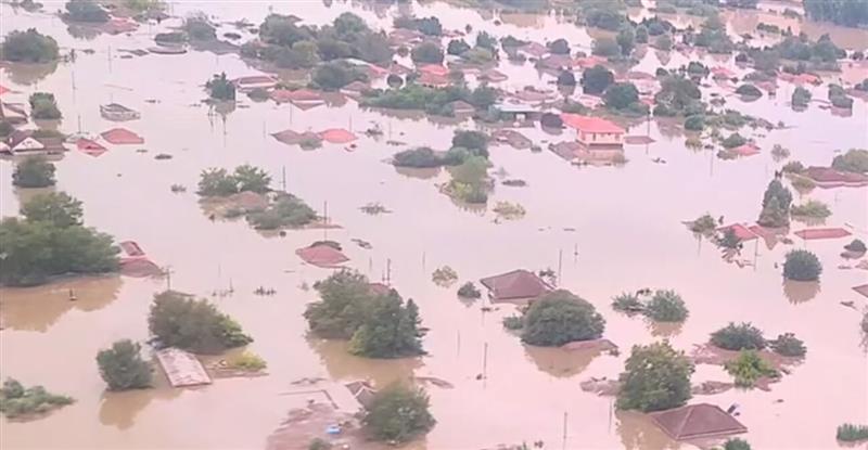Расте бројот на жртвите во поплавите во Грција, загинаа уште две жени (ВИДЕО)