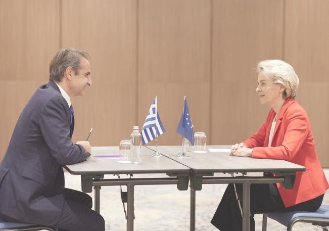 Мицотакис на средби со Мецола и фон дер Лајен за европска финансиска поддршка за Грција