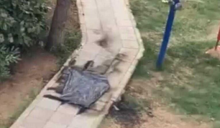 Драма во Србија: Политичар се полил со бензин и се запалил пред полициска станица 