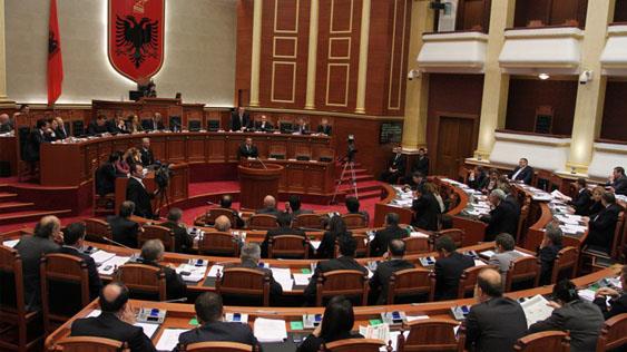 Албанците од Mакедонија и Kосово полесно ќе добиваат државјанство на Aлбанија 
