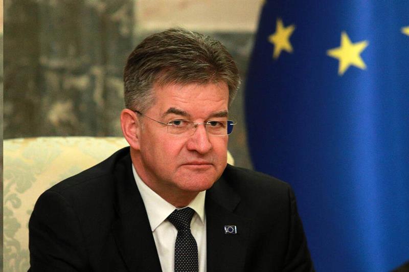 Лајчак пристигна на Косово,токму кога тензијата се зголеми поради убиството на полицаецот 