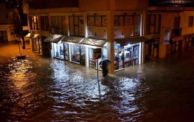 Волос и околината повторно под вода