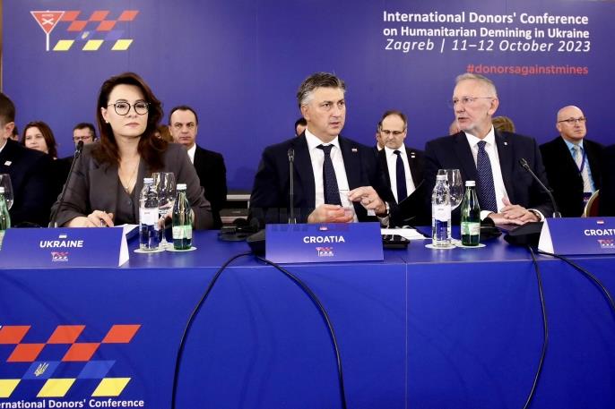 На донаторска конференција во Загреб на Украина ветени половина милијарда евра за деминирање