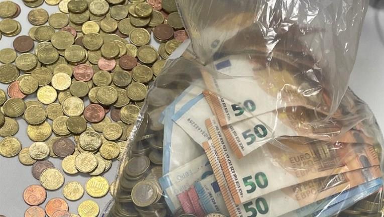 Жена наплаќала користење на беспланиот тоалет на фестивал во Германија