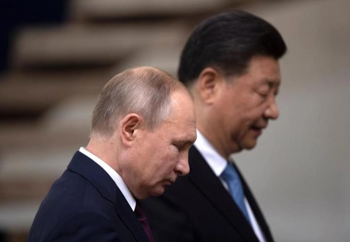 Си во четиридневна посета на Русија, утре средба со Путин, во петок на воената парада во Москва