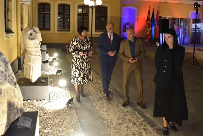 Костадиновска-Стојчевска на промоцијата на обновеното пацио