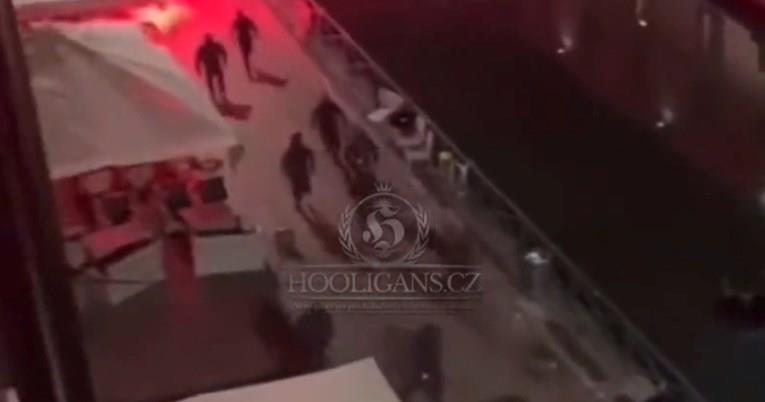 Навивач на ПСЖ се бори за живот, откако бил прободен пред натпреварот со Милан