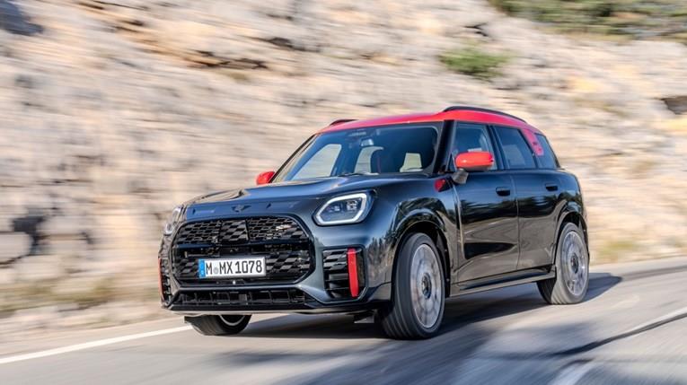Претставен е Mini Countryman JCW со 300 КС, цената засега е тајна (ФОТО)