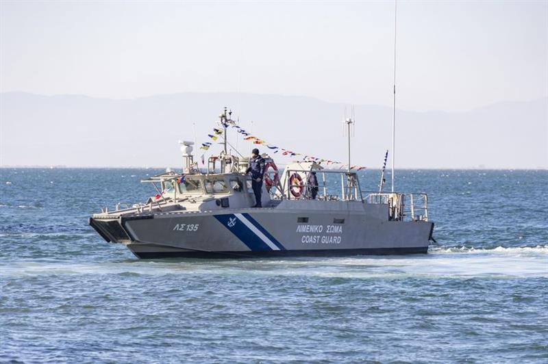 Мал авион падна во близина на Крит, од морето се извлечени две лица 