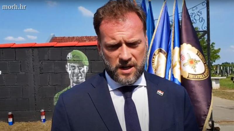 Хрватскиот министер за одбрана тешко е повреден во сообраќајна несреќа, тргнал на лов 
