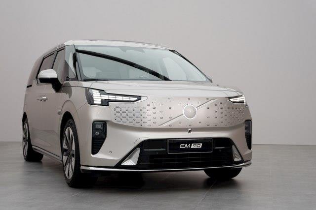 „Volvo“ претстави електричен миниван: Има шест седишта и автономија до 700 километри