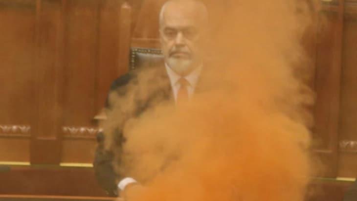 По хаосот во Парламентот Рама оцени дека опозицијата го допреа дното