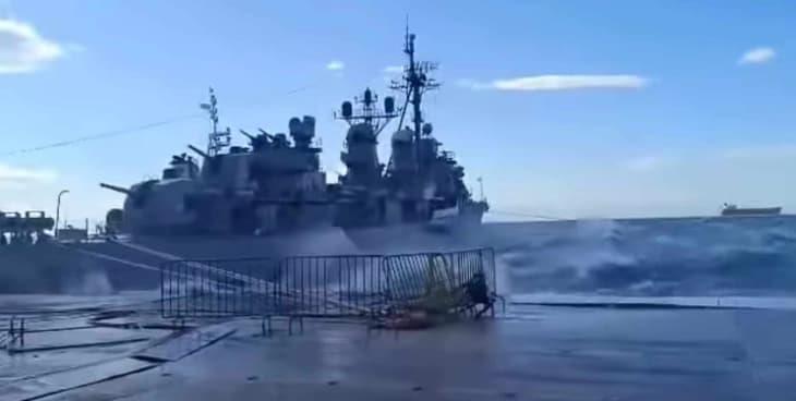 Историскиот воен брод што беше оштетен од невремето, префрлен на солунското пристаниште