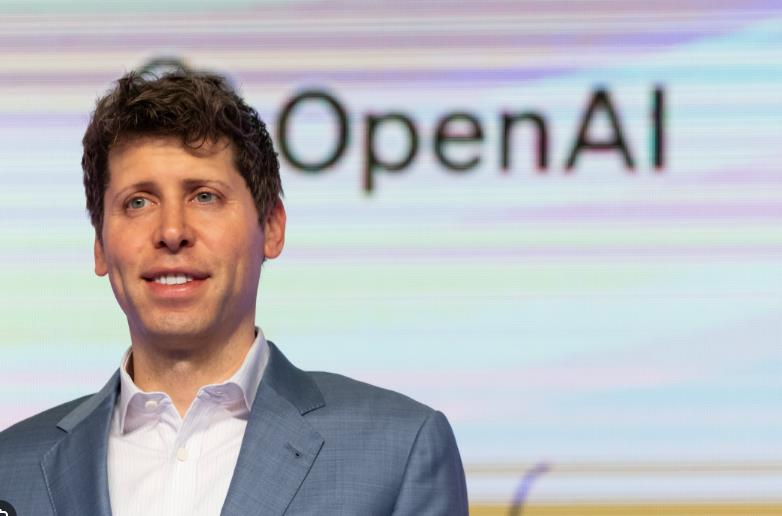 „Опен-АИ“: Сем Алтман, (неодамна отпуштен), се враќа на чело на компанијата