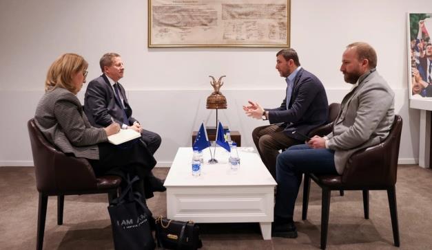 Косовската опозиција бара од ЕУ да не ги казнува граѓаните поради лошото владеење на Курти