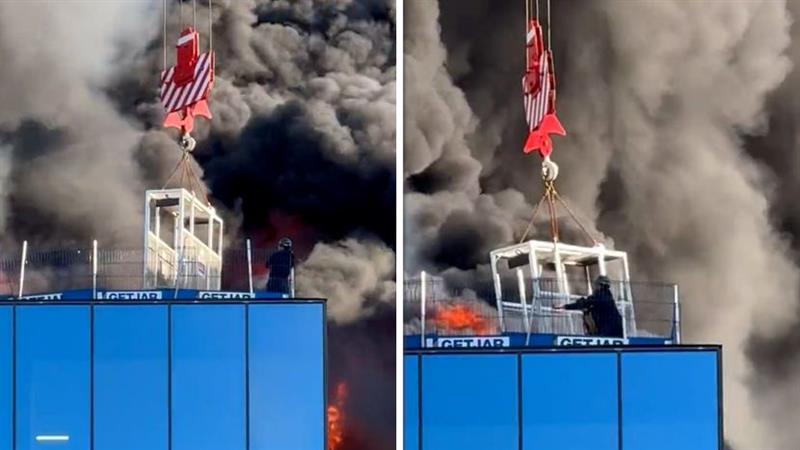Човек остана заробен на покрив на деловна зграда во пламен (ВИДЕО)