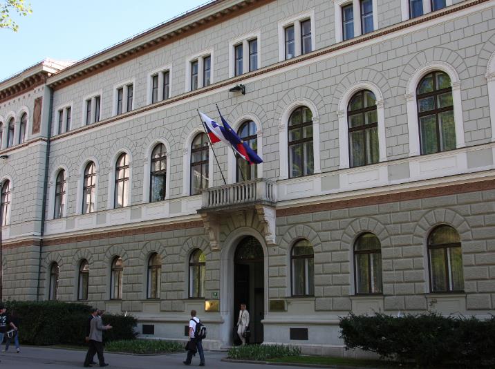 Владата на Словенија ќе ги врати парите на граѓаните и ќе укине казните за прекршување на мерки