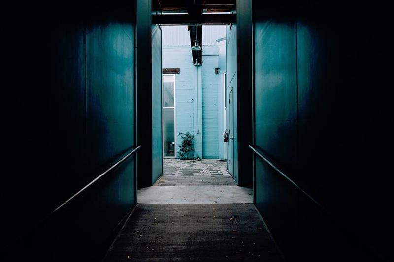 Добила итен повик за помош- во станот на соседот наишла на ужас (ВИДЕО)