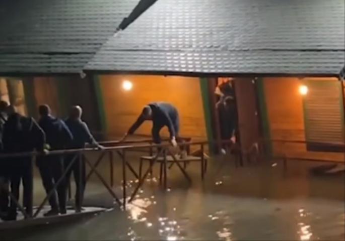Видео: Синоќа потона сплав на Дунав во Смедерево,  среќа нема повредени гости