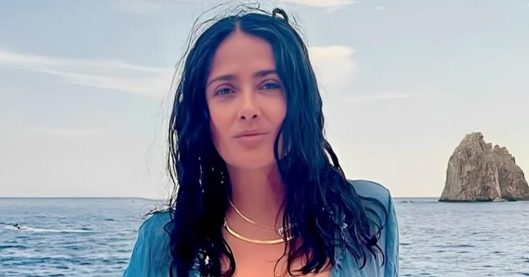 Салма Хаек во бикини ги воодушеви фановите и веднаш доби над половина милион лајкови (ФОТО)
