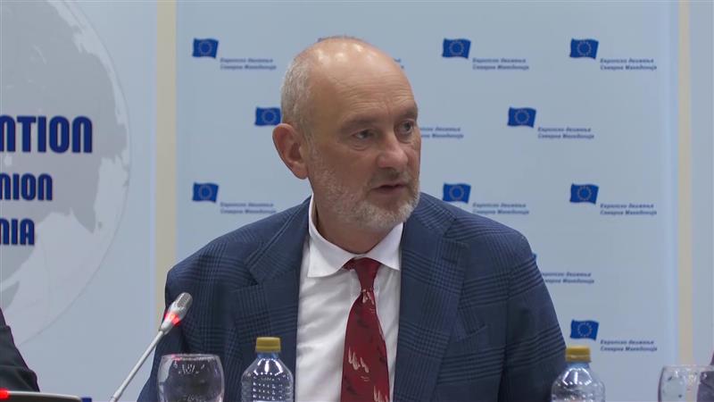 Пендаровски и Гир на конференција на националната конвенција за Европската унија