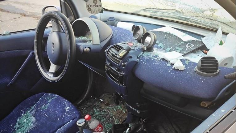 Нападнати се набљудувачи на изборите во Србија, им го скршиле автомобилот (ФОТО)
