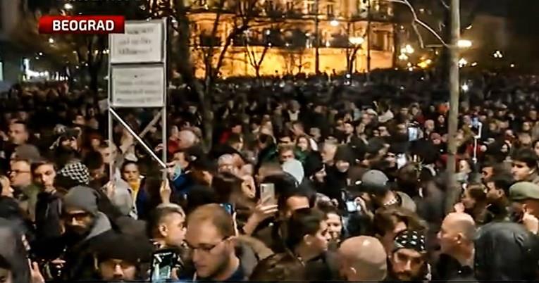 Во Белград започна протест на српската опозиција, го обвинуваат Вучиќ за кражба на гласовите 
