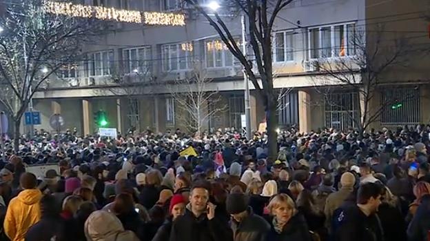 Протест на опозицијата: Се бара поништување на изборите во Белград – немири и штрајк со глад 
