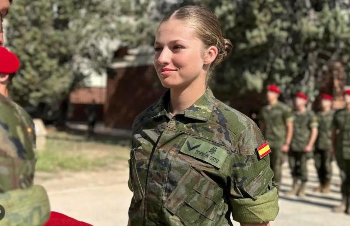 Идната кралица на Шпанија ја продолжува воената обука