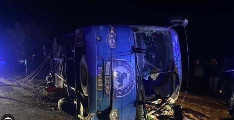 Загинаа двајца фудбалери во автобуска несреќа во Алжир- откажани се сите натпревари 
