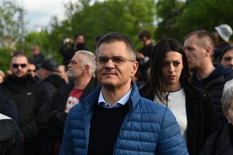 По лошите резултати, Вук Јеремиќ поднесе оставка на местото претседател на Народната партија