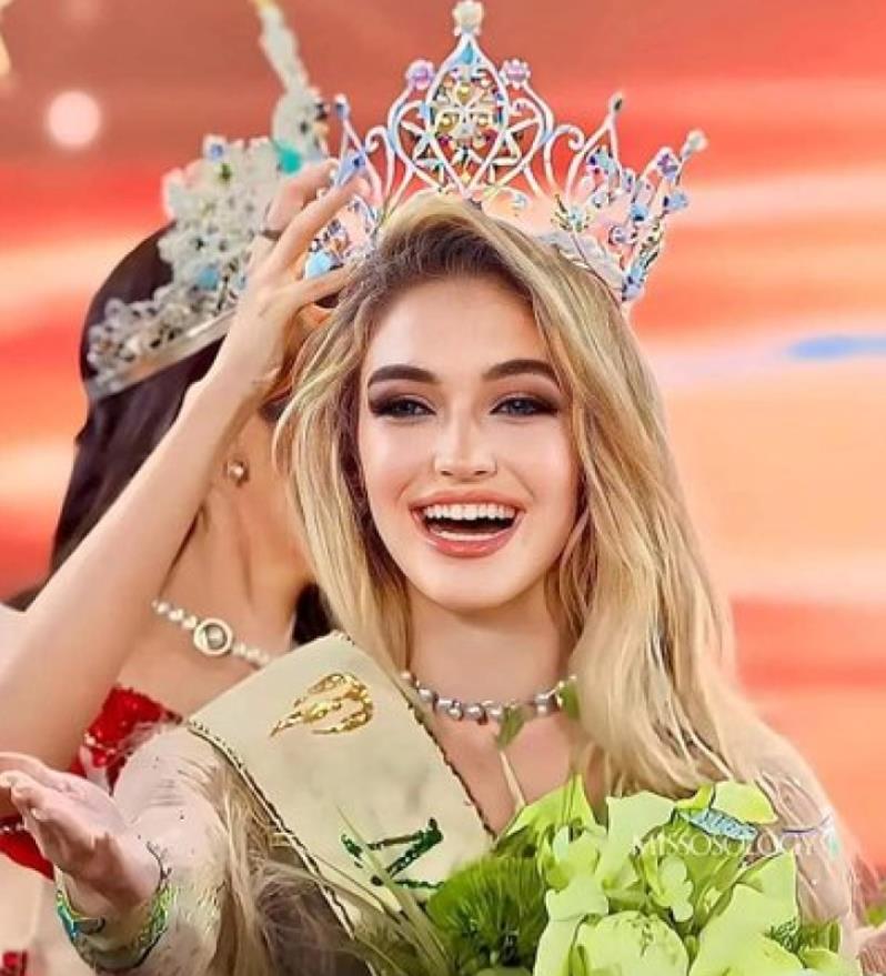 Албанката Дрита Зири крунисана за „Miss Earth 2023“ на изборот одржан во Виетнам
