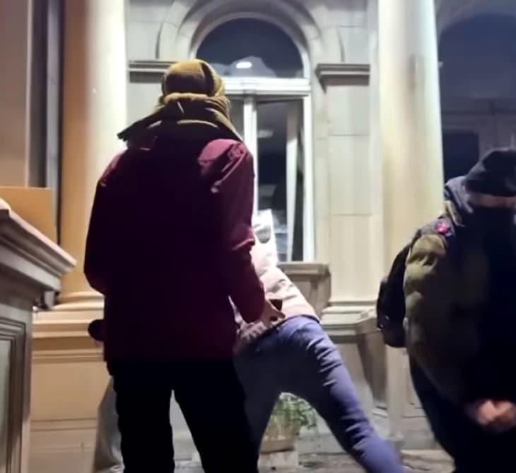 Сослушани 20 приведени на протестот пред собранието на Белград, предложен е притвор за 11