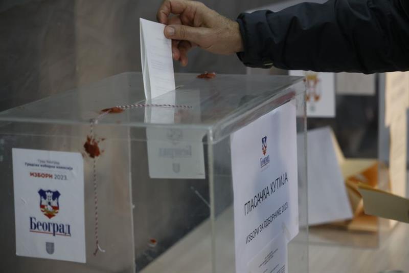 Во Србија се повторува гласањето на над 30 избирачки места