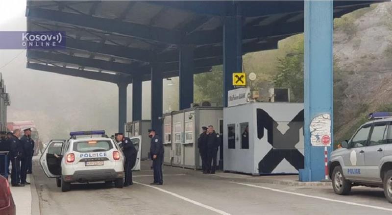Првиот автомобил со косовски регистерски таблички влезе во Србија преку премиот Јариње (ВИДЕО)