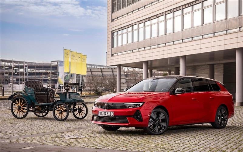 21 јануари 1899:  пред 125 години, Opel започна да произведува автомобили