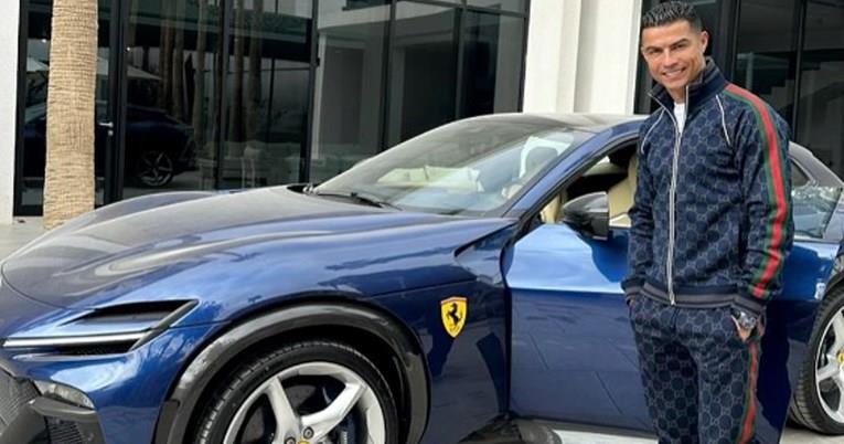 Роналдо се пофали со новиот автомобил од 467.000 евра (ФОТО)
