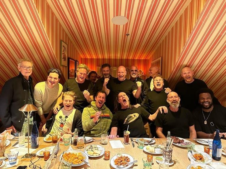 Најсмешна фотографија на светот: Џим Кери за 62. роденден ги собра сите славни комичари (ФОТО)