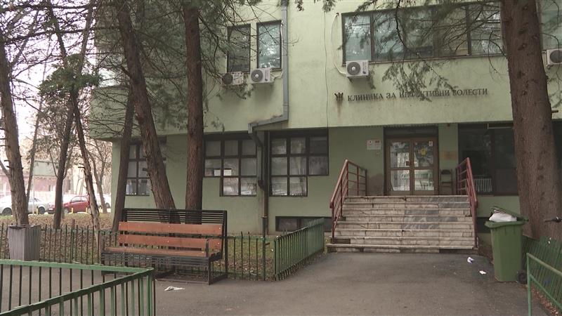 Пациентка со грип од Пулмологија пренесена на Инфективна и ставена на респиратор 