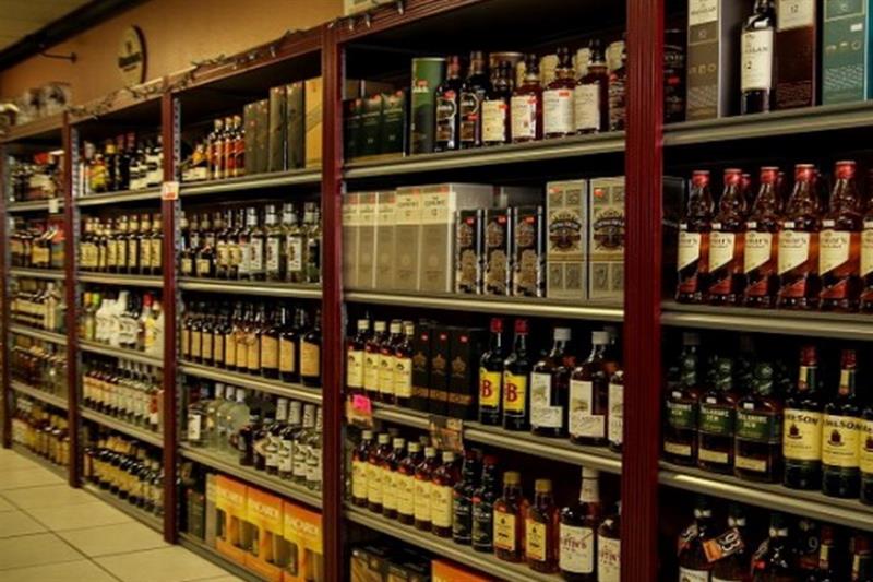Голем бизнис или мало пиво? Саудиска Арабија дебатира за првата продавница за алкохол