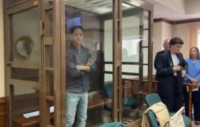 Судот во Москва му го продолжи притворот на новинарот Гершковиќ за два месеци