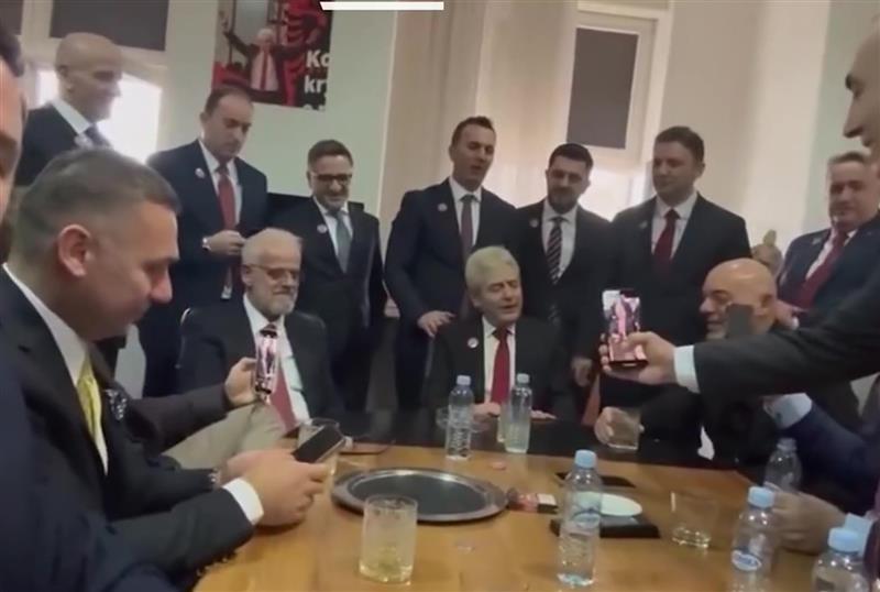 ДУИ еуфорично го прослави изборот на Џафери за технички премиер