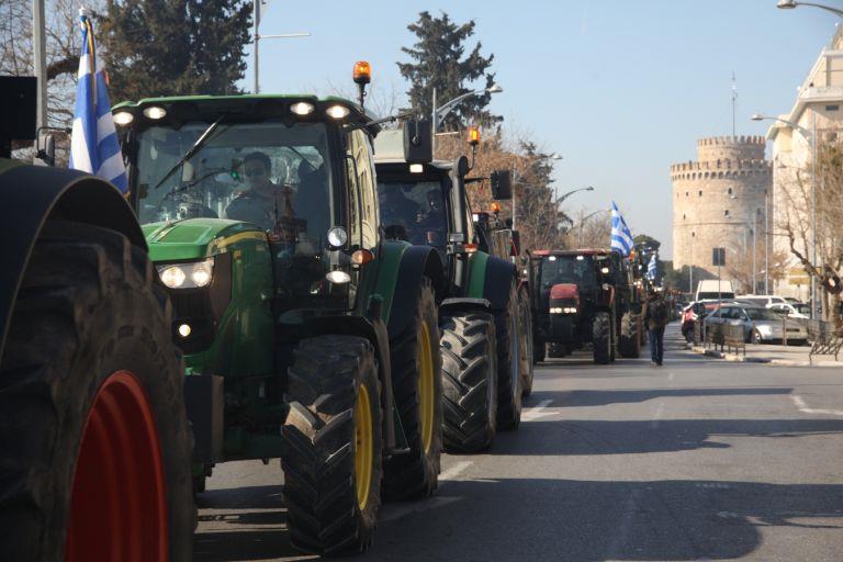 Земјоделците го блокираа Солун на отворањето на Меѓународниот саем за земјоделство (ВИДЕО)