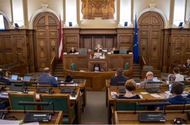 На Латвијците отсега и со закон им е забрането да играат против Руси и Белоруси