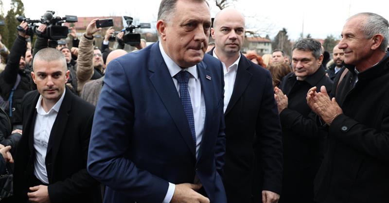 Почна судењето на Додик, неговата соработничка збесна на судијката: Исфрустрирана кучка (ВИДЕО)